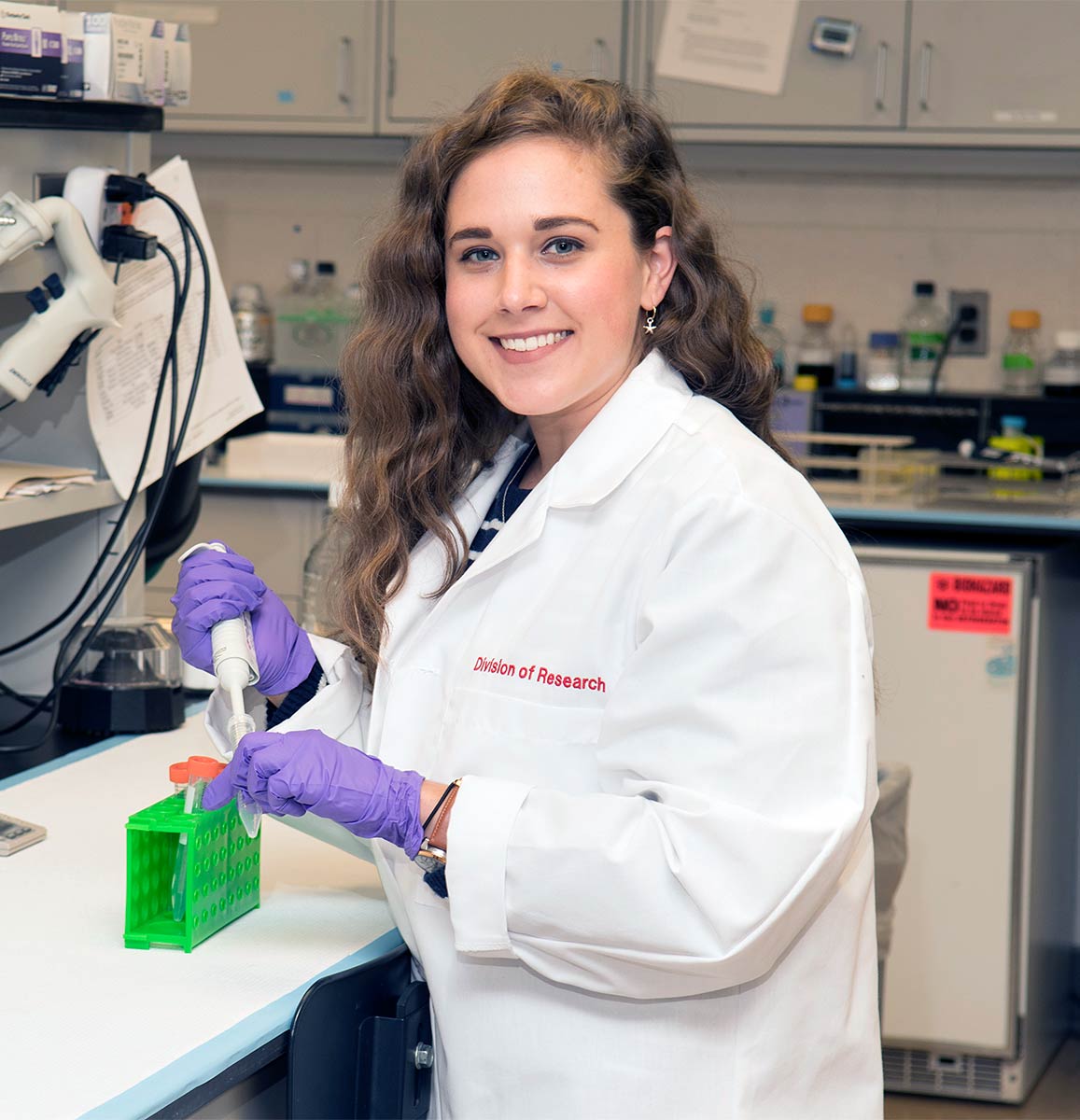 Nicole McAndrew (DO ’20) working in a research laboratory