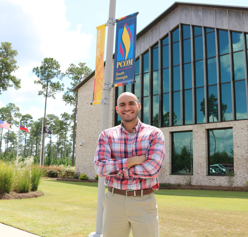 Mauricio Soto (DO ’27) poses outside at the PCOM South Georgia campus